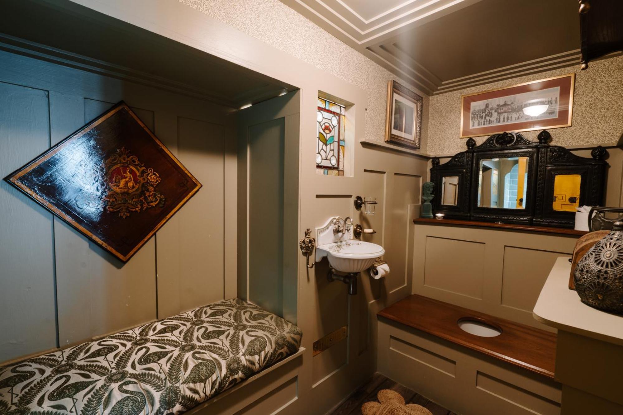 Sheddington Manor - 2 Bedroom Guest House & Cinema Белфаст Екстер'єр фото